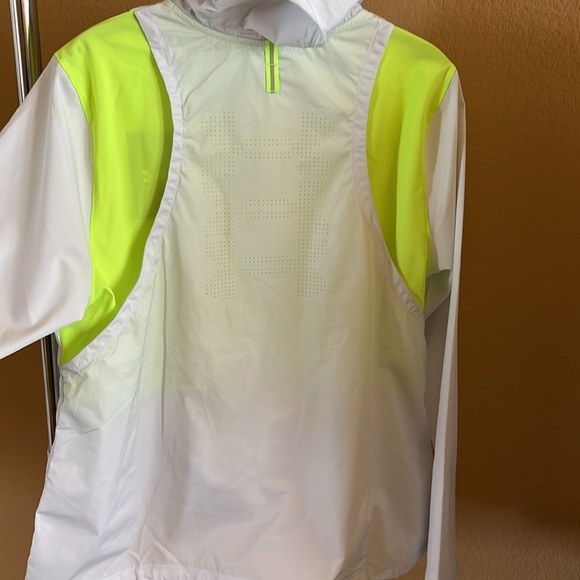 Under Armour Women’s Run Anywhere Jacket Size L NEW! - Picture 10 of 11